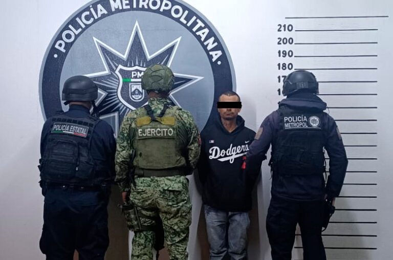 Detienen a hombre por violencia familiar; contaba con orden pendiente