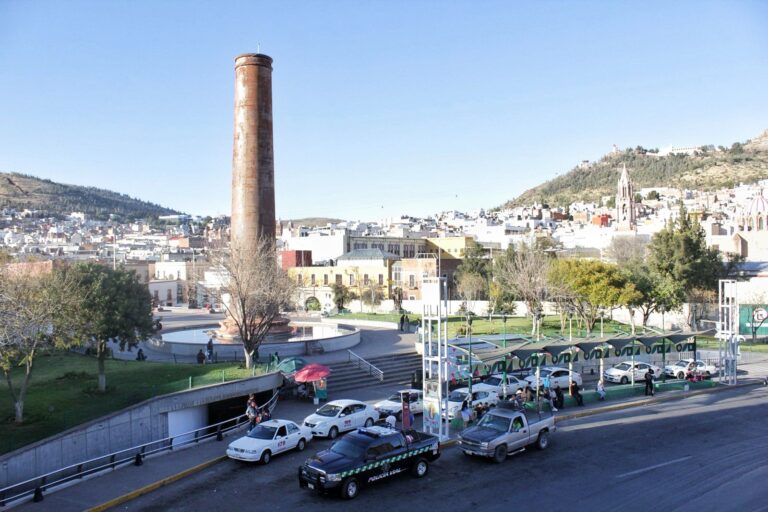 Extienden servicio en estacionamiento de Plaza Bicentenario