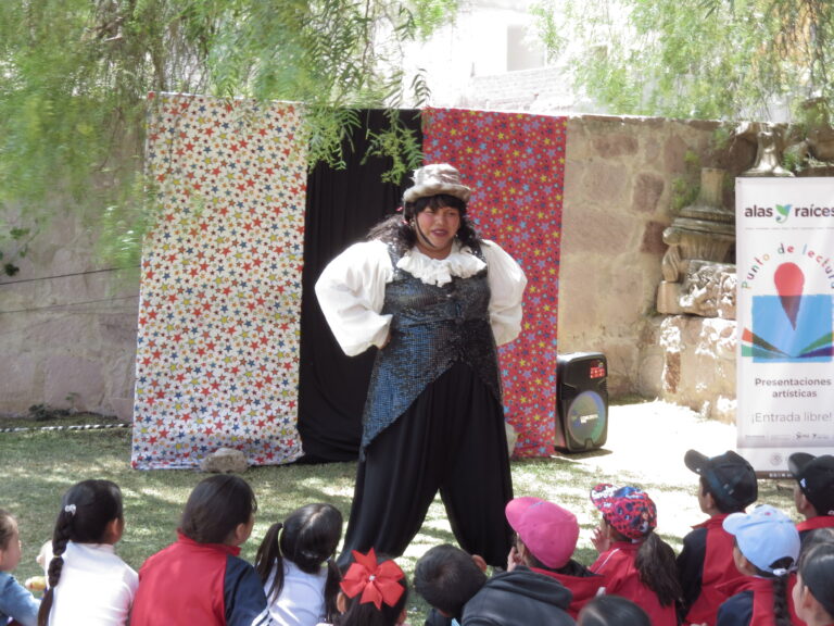 Compañías de teatro sobreviven con carencias