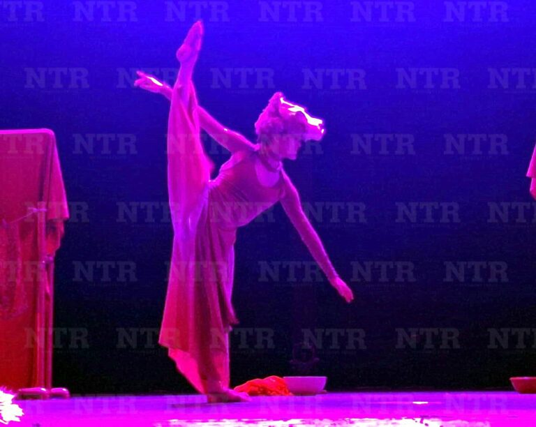 Presentan Niña Roja, una obra sobre la menstruación