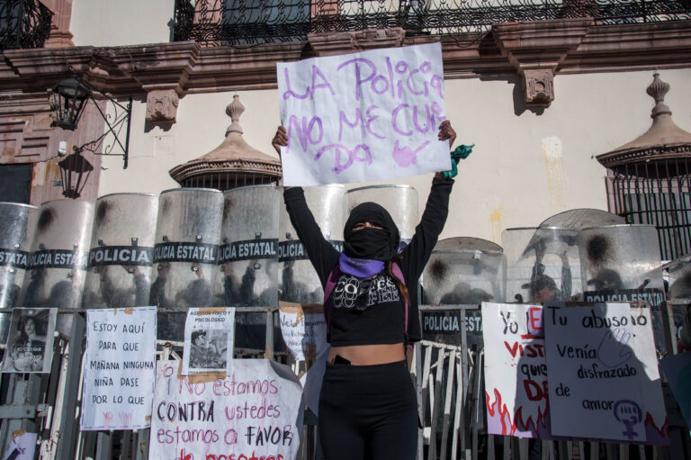 Presentan protocolo para protestas de mujeres