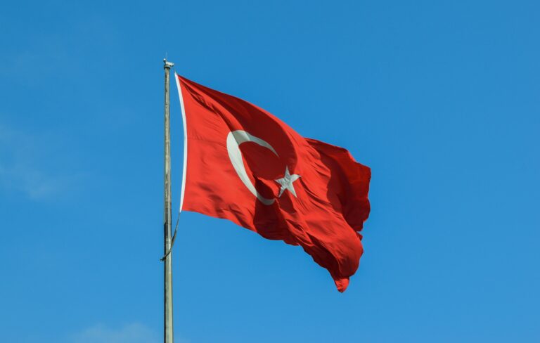 Prohíbe Turquía ventas en corto para estabilizar el mercado