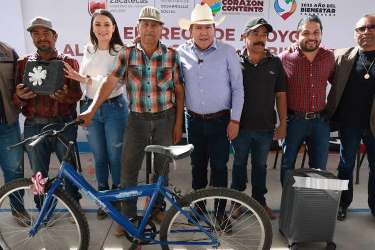 Reciben fresnillenses apoyos alimentarios de «Corazón Contento»