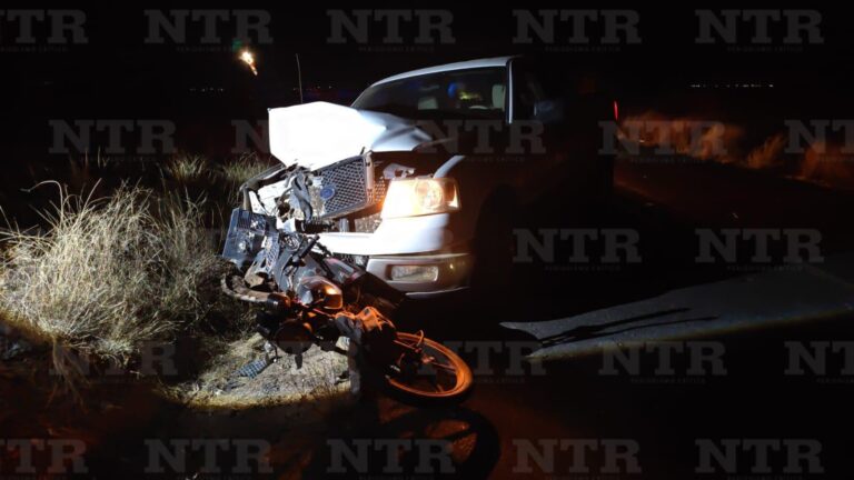 Se impactan camioneta y motocicleta; hay 3 heridos