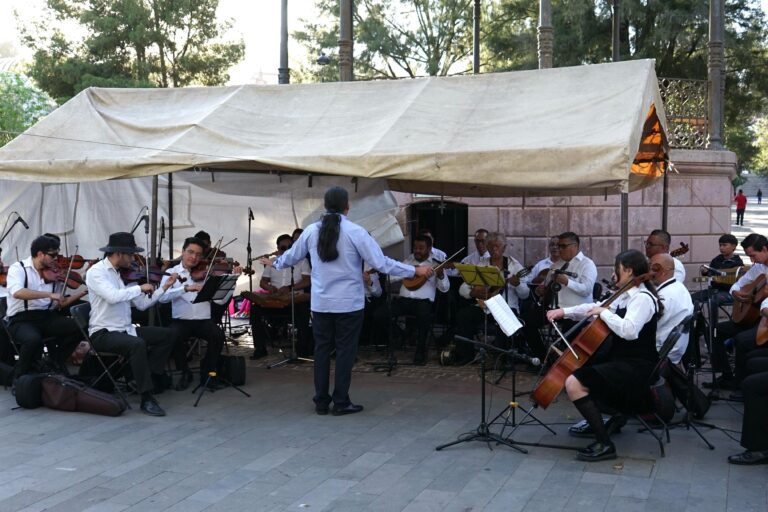 Inician las tradicionales serenatas de abril 2025