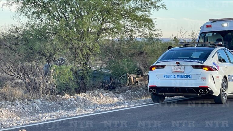 Muere bebé en accidente carretero