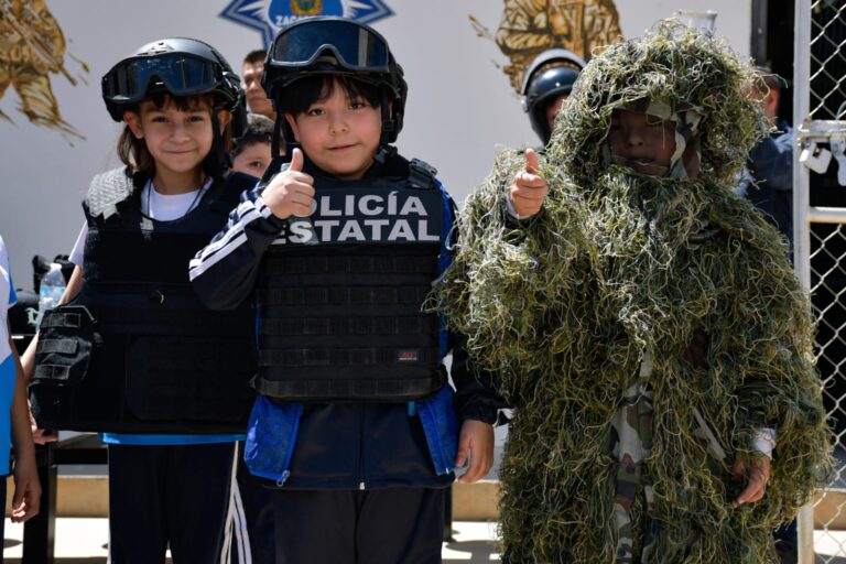 Visitan pequeños de primaria instalaciones de la SSP