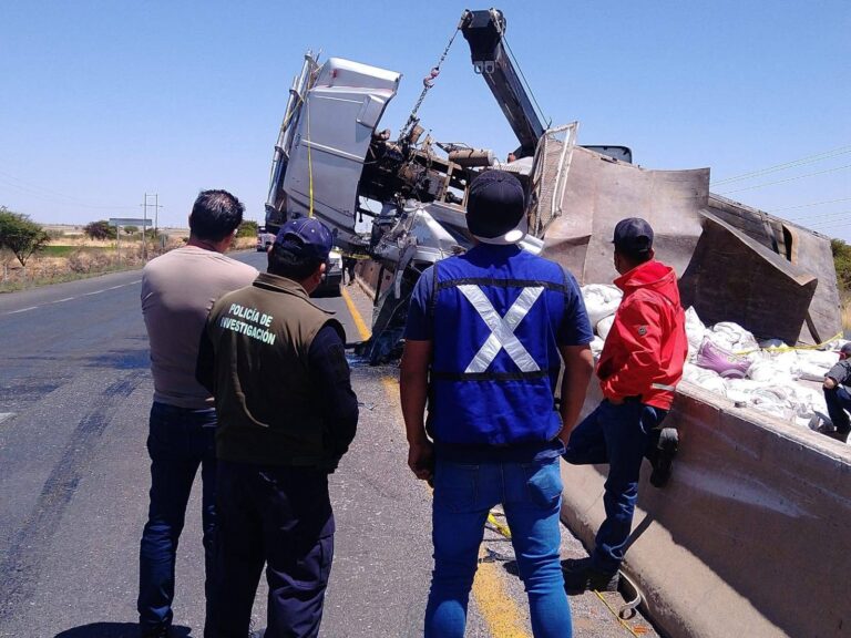Muere joven tras chocar contra muro de contención
