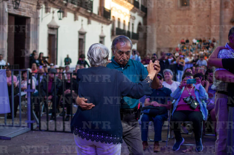 Sienten el ritmo con la Orquesta de Beto Díaz