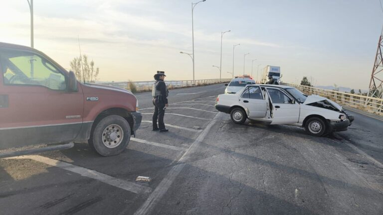 Deja tres lesionados accidente carretero