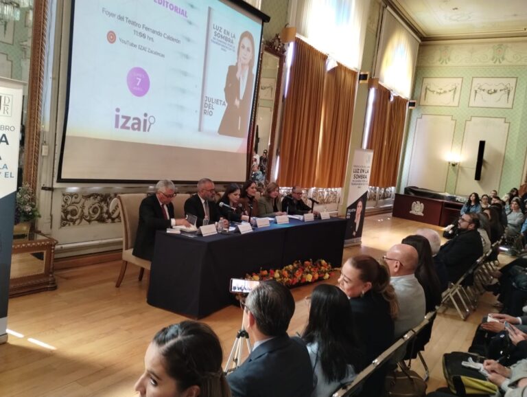 Luz en la sombra: presenta libro Del Río
