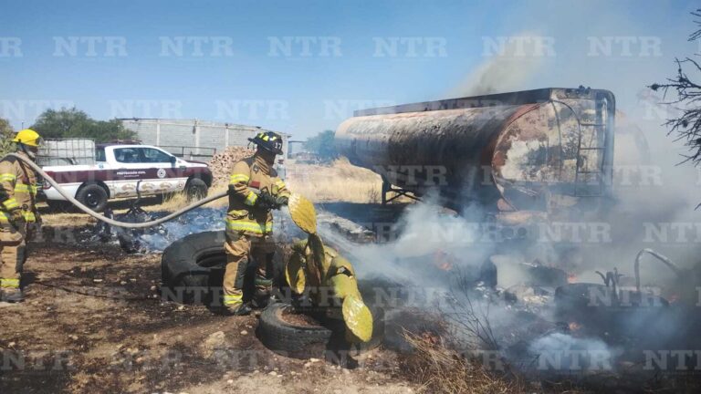 Controlan incendio de autotanque en Zoquite