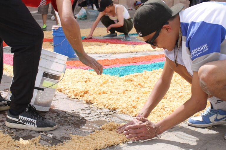 En pie, festejos de Semana Santa en Vetagrande