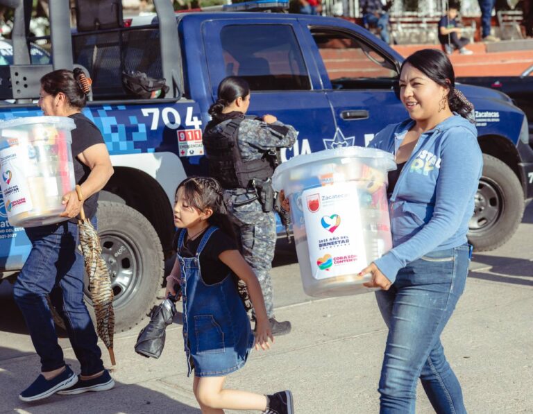 Entregan despensas a jefas de familia en Miguel Auza