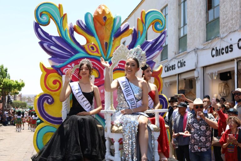 Celebran desfile de la Feria de Primavera