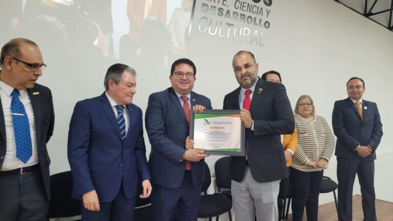 Recibe UAMVZ doble acreditación