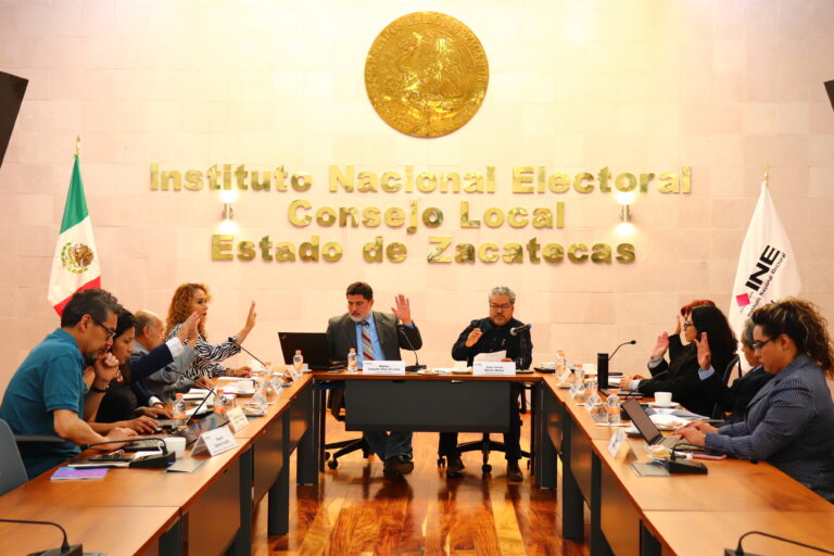 Reprende INE a dirigente del PRD