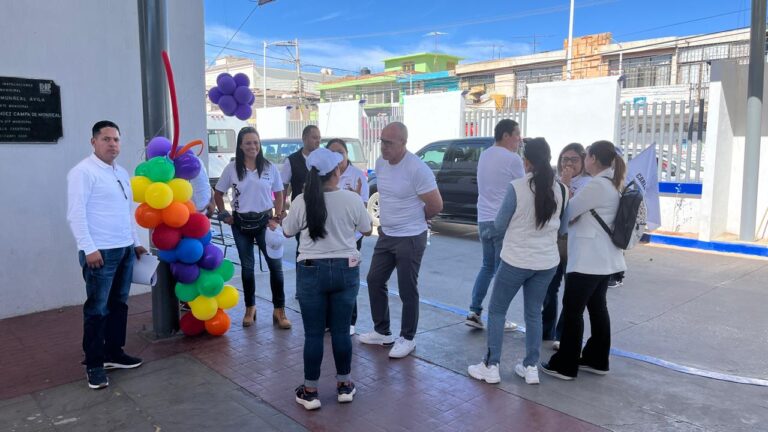 Se reúne Carlos Acevedo con trabajadores del DIF