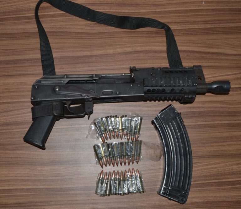 Vinculan a dos personas por portación de armas y cartuchos
