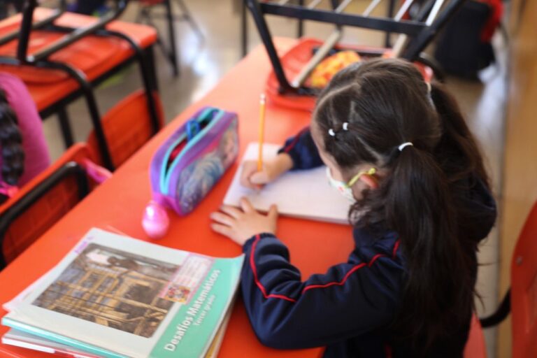 Piden padres el regreso a las aulas