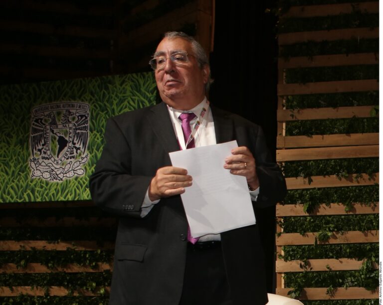 Apuesta Embajador por Papa conciliador