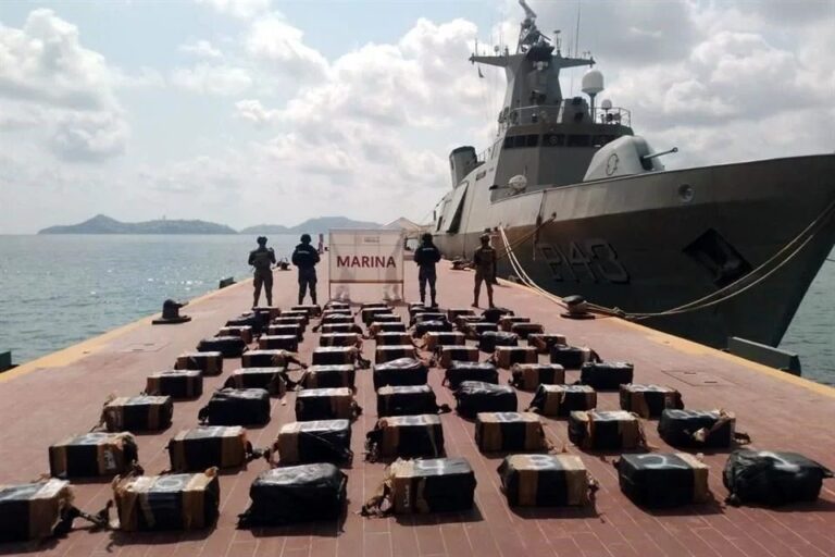 Aseguran 1.3 tons de cocaína frente a costas de Guerrero