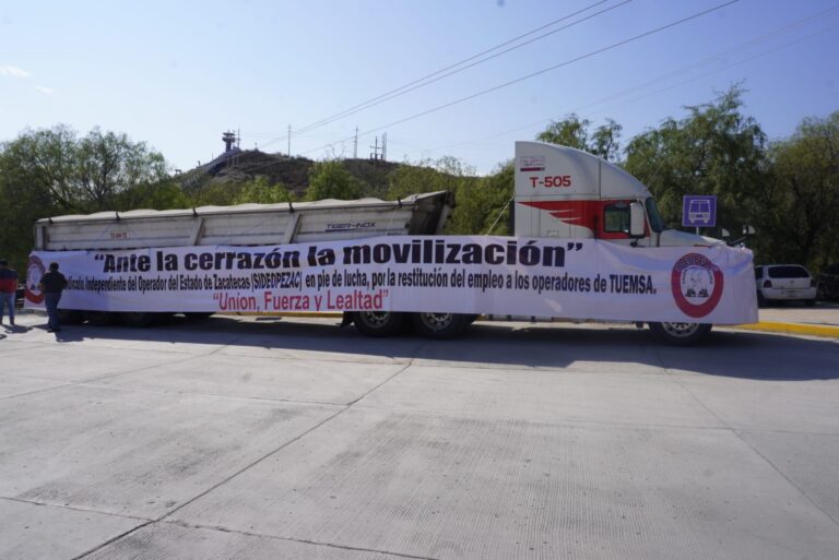 Bloquean transportistas mina Frisco Tayahua