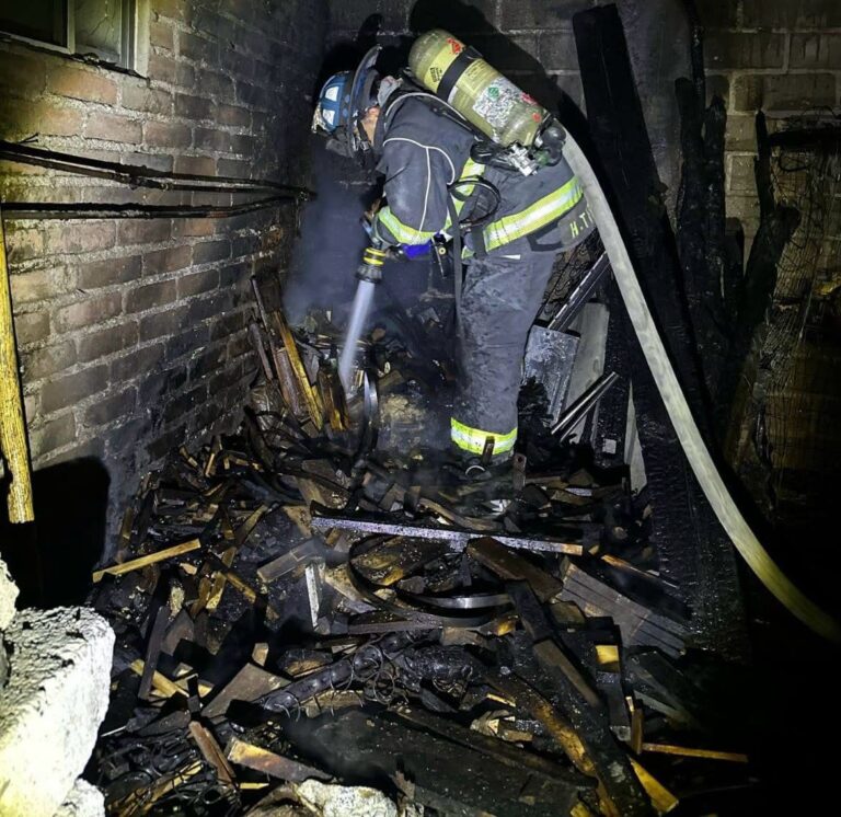 Sofocan incendio en patio de casa en Jerez