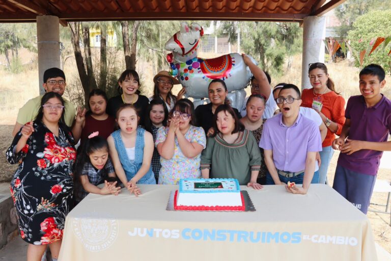 Celebran el Día del Estudiante en la sala down del ayuntamiento capitalino