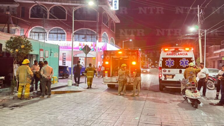 Controlan incendio de negocio en avenida Plateros