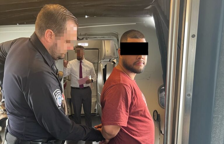 Lo detienen con orden de captura por homicidio en EUA