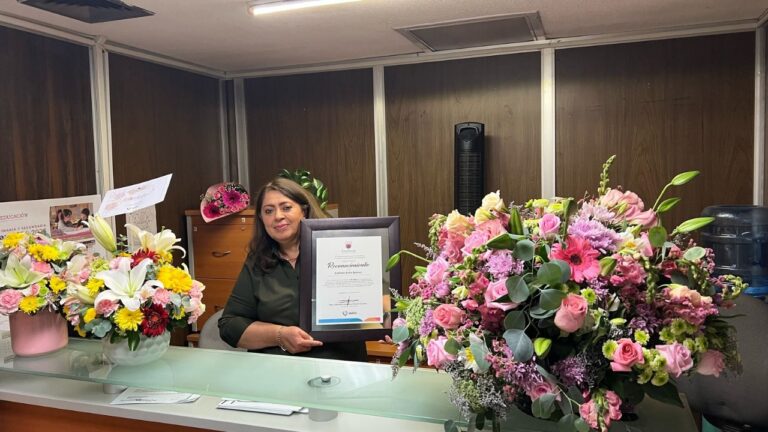 Otorgan reconocimiento por servicio a la educación