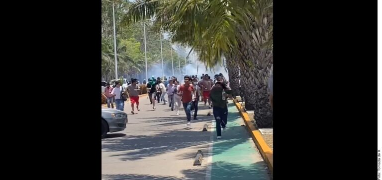 Reprime Tabasco plantón estudiantil