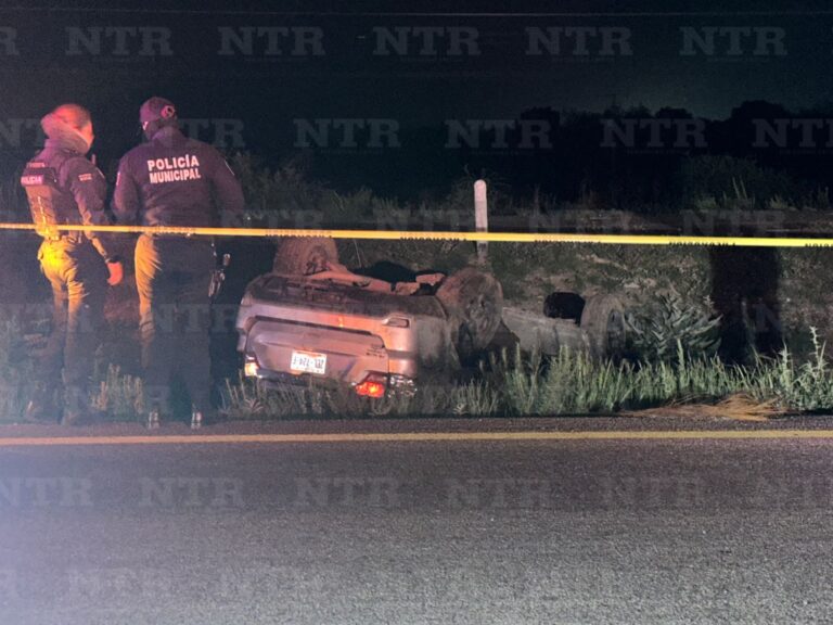 Mueren dos hombres en accidente carretero