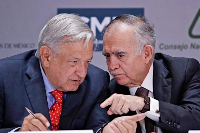 Acusa EU narcolavado de financiera de Romo