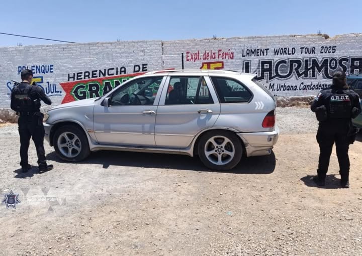 Aseguran camioneta BMW abandonada en Cieneguillas