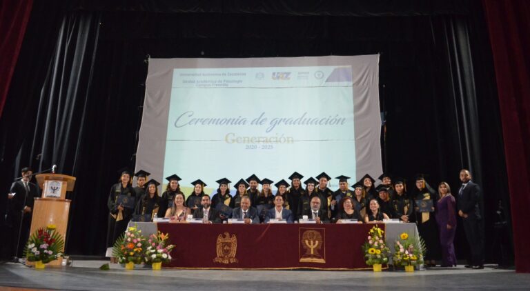 Se gradúan 21 psicólogos en Fresnillo