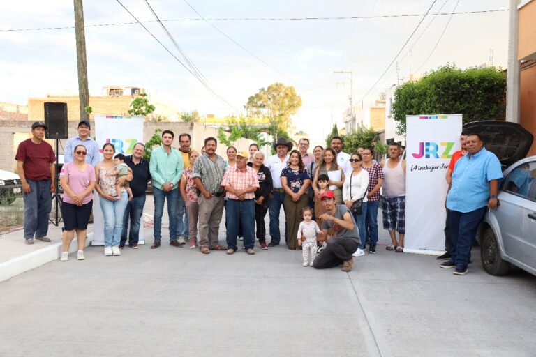 Entrega Ureño pavimentaciones de calles
