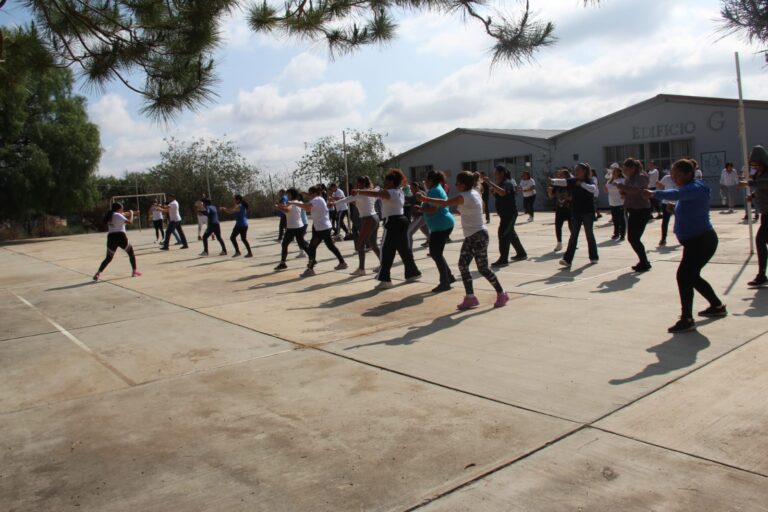 Imparte ISSSTE clase de Cardio Box