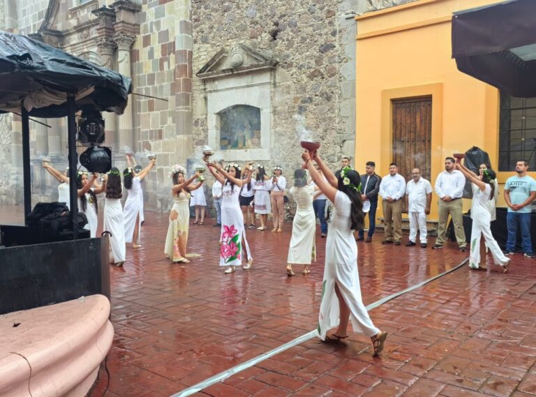 Celebran la Fiesta del Xúchitl para recibir el verano