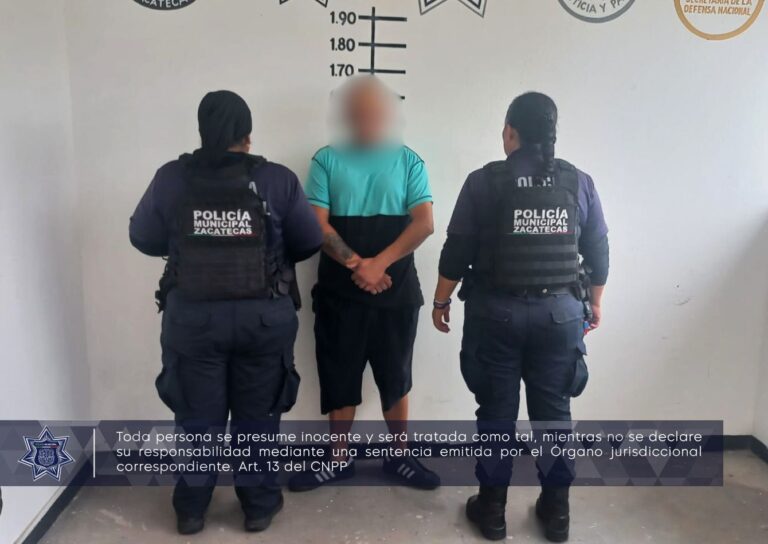 Lo detienen por golpear a su madre