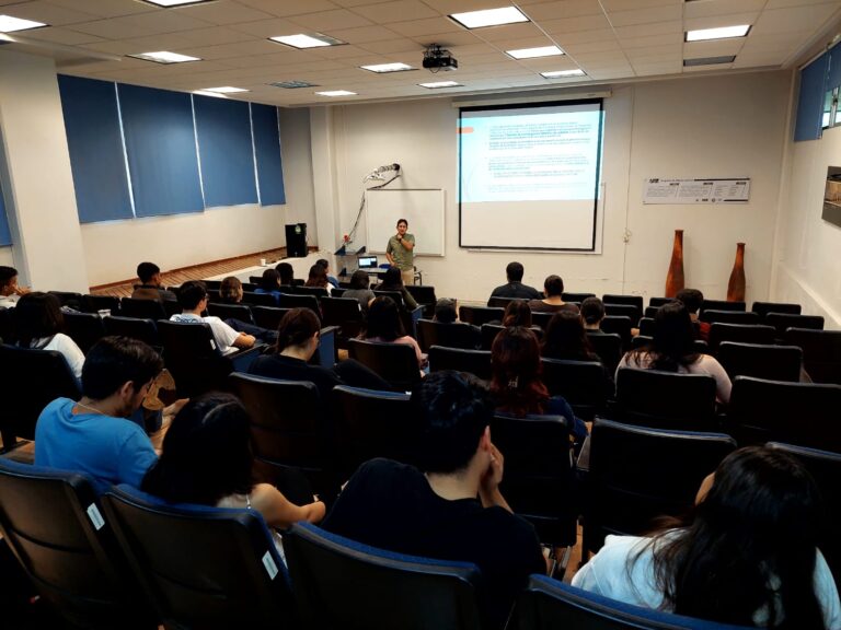 Ofrecen charla sobre movilidad estudiantil
