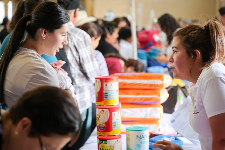 Reciben apoyos familias de Florencia