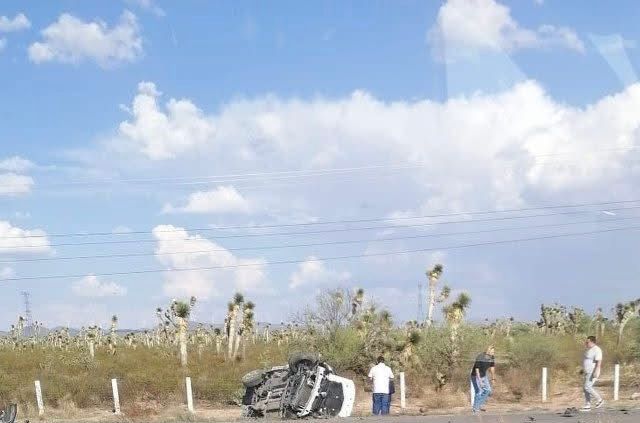 Sufren accidente carretero dos sacerdotes