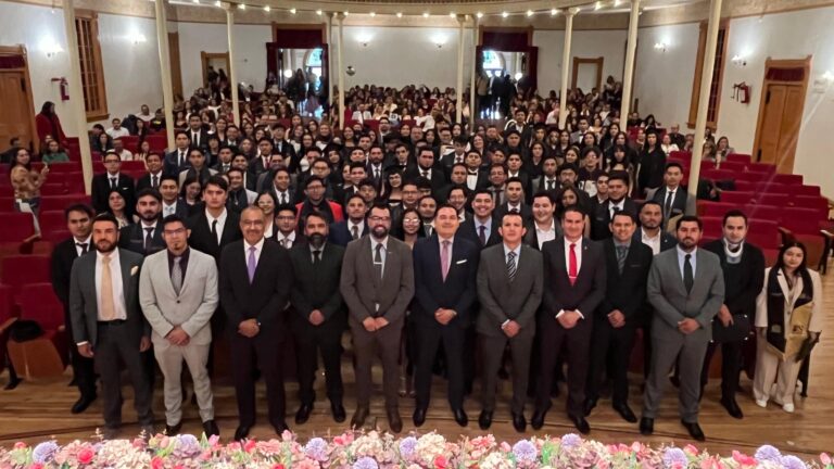 Se gradúan 124 ingenieros de la UAIE