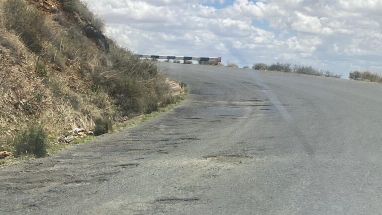Un peligro, baches en carretera a Vetagrande