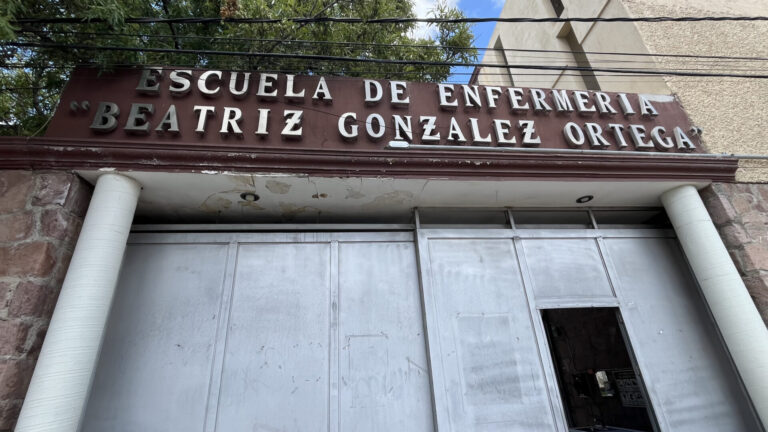 Demandan 60 enfermeros su título