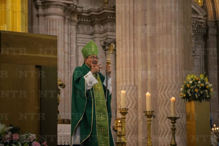 Celebra obispo canonización de dos jóvenes
