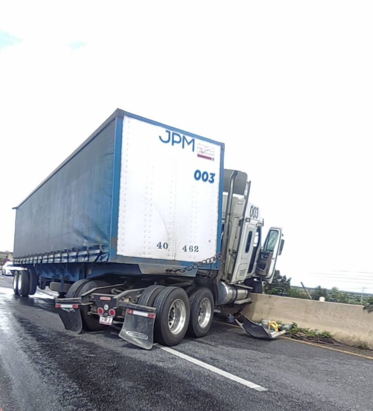 Accidente doble en la 54 deja daños materiales
