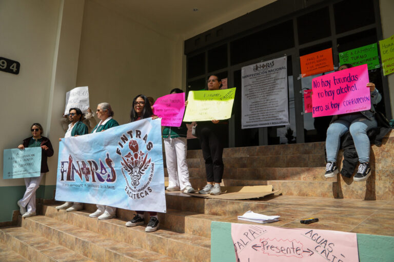 Bloquea Fintras sede del IMSS Bienestar